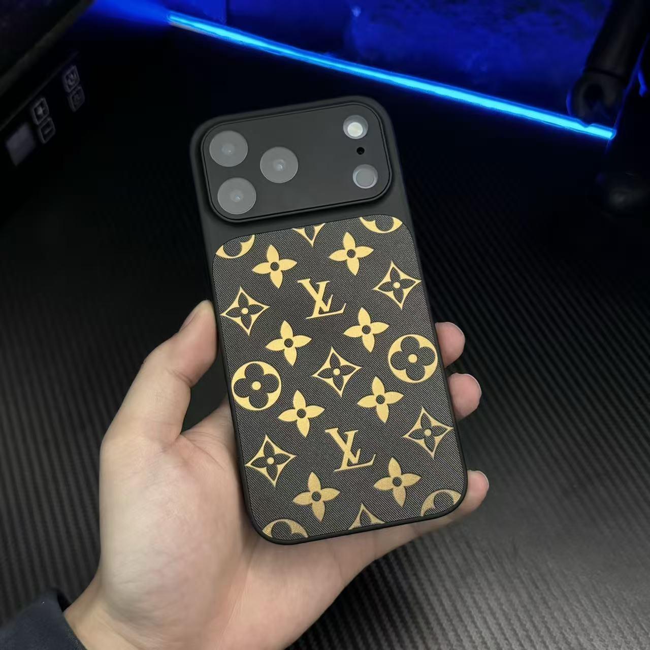 Luxe lederen telefoonhoes met monogrampatroon en volledige camerabescherming