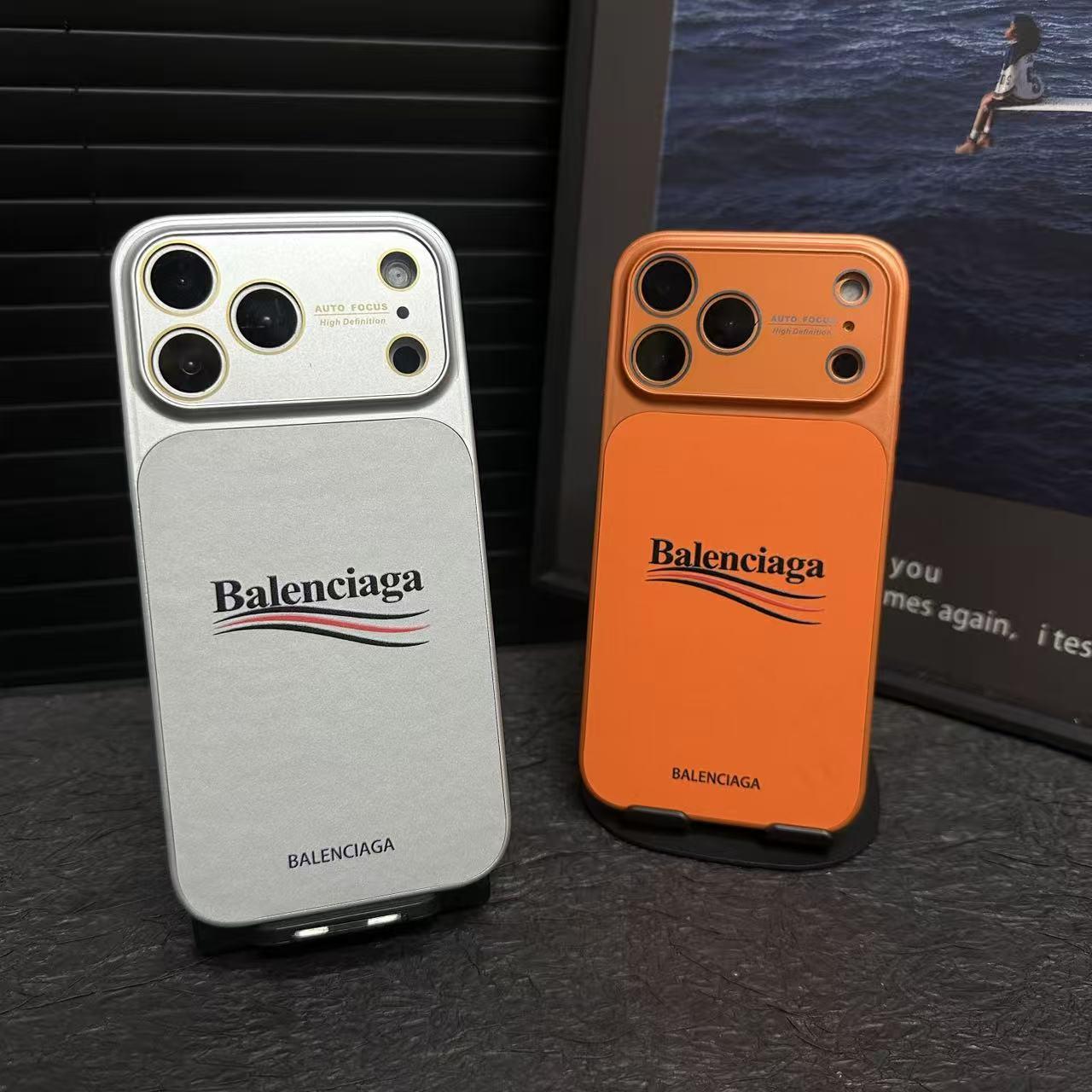 受巴黎世家 (Balenciaga) 啟發的霧面 iPhone 保護殼，帶有全鏡頭保護
