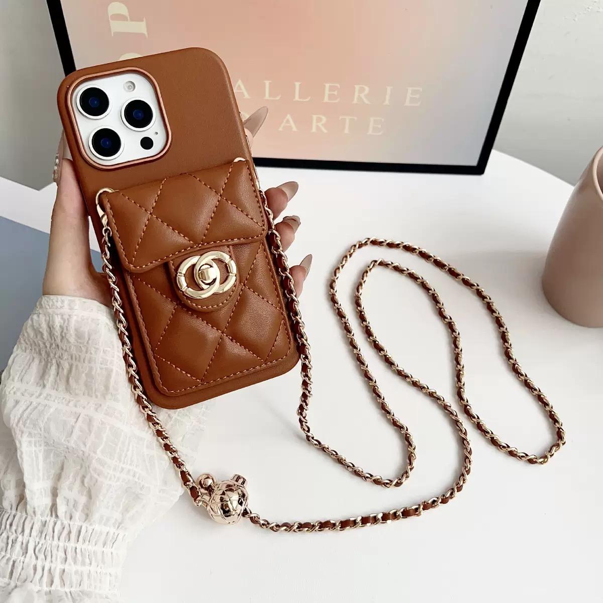 Prošívané crossbody pouzdro na iPhone s řetízkovým popruhem & kapsa na kartu