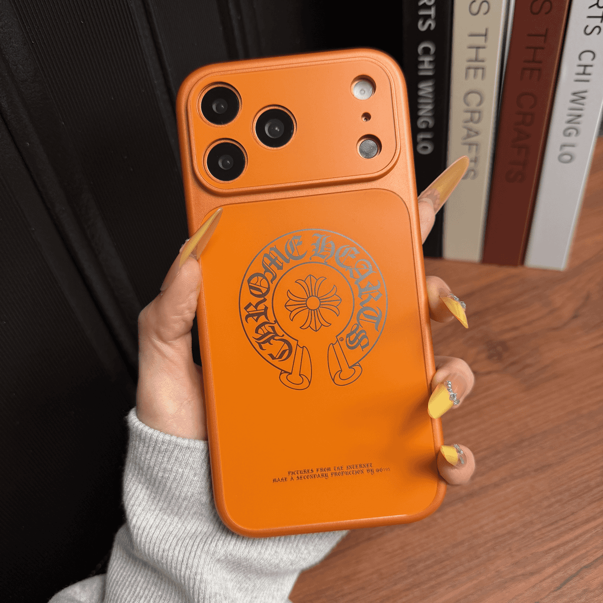 Custodia protettiva per iPhone con cuori cromati