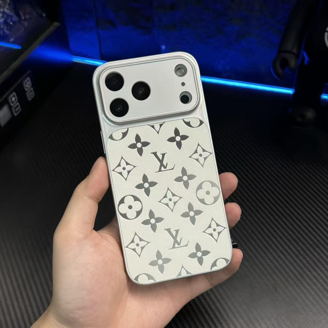 Luxe lederen telefoonhoes met monogrampatroon en volledige camerabescherming
