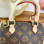 Klassische Mini-Fasstasche mit Monogramm