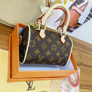 Klassische Mini-Fasstasche mit Monogramm